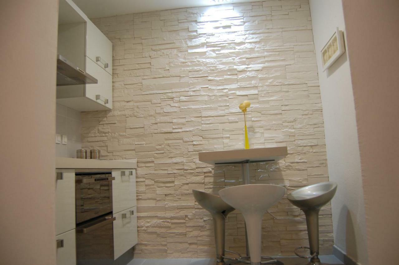 Studio Apartment For 2 Adults And 1 Child Makarska Exterior foto